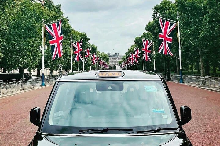 Iconic London Taxi Private Sightseeing Tour — 4-Hour Central London Highlights photo 3