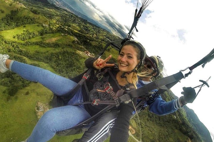 Paragliding over Medellín: Tandem Flights Above the Aburrá Valley