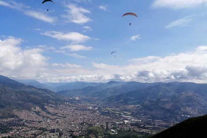 Paragliding over Medellín: Tandem Flights Above the Aburrá Valley photo 4