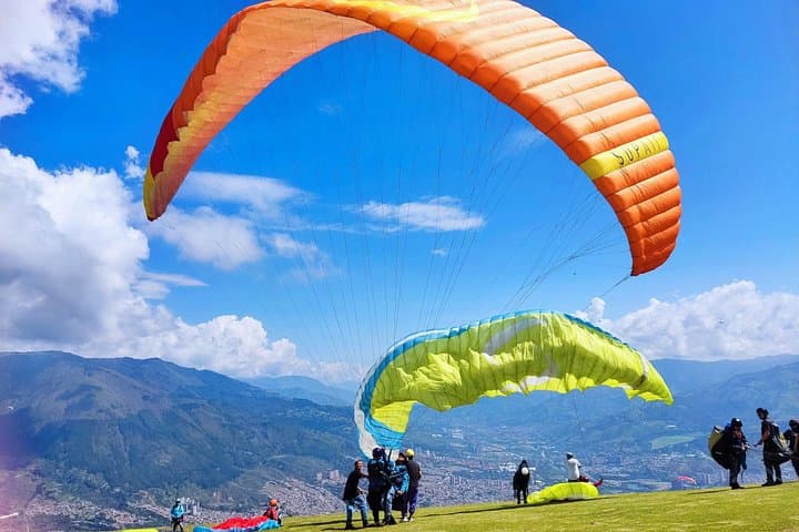 Paragliding over Medellín: Tandem Flights Above the Aburrá Valley photo 5