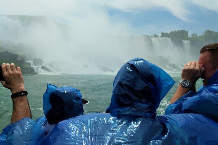 Experience Niagara Falls at Night: Maid of the Mist and Illumination Tour photo 4