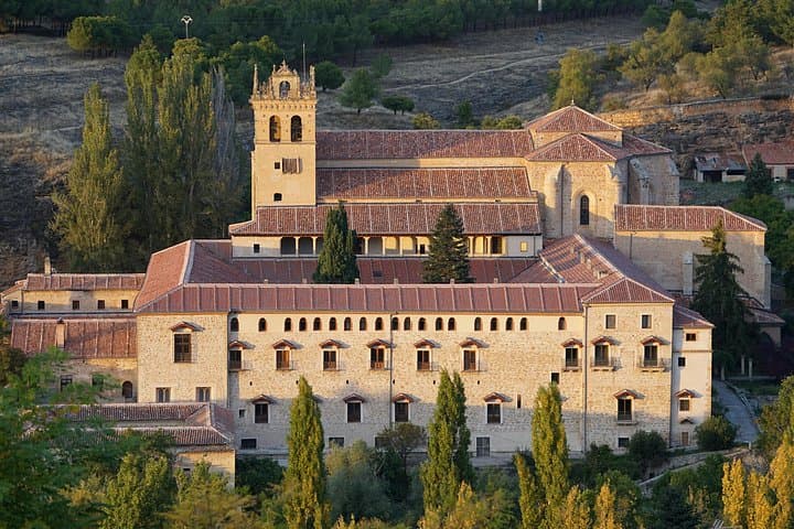 Half-Day Segovia Private Minivan Tour from Madrid — Alcázar, Aqueduct & Cathedral photo 3