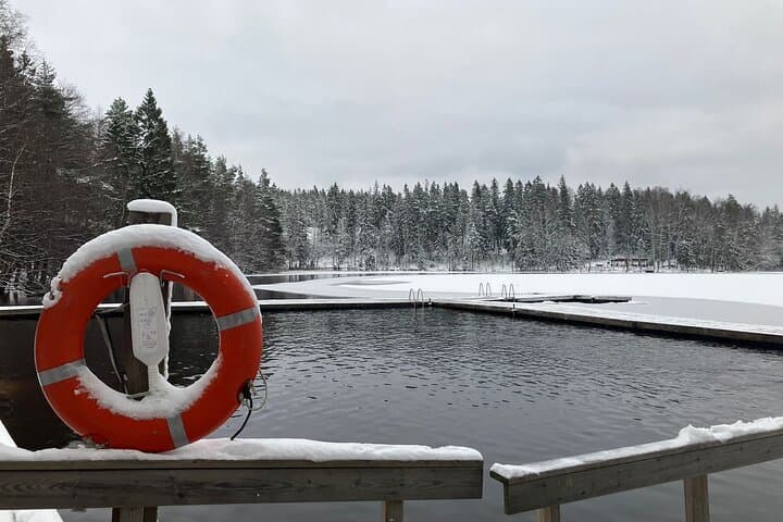 Sipoonkorpi Smoke Sauna and 6km Hike to Kuusijärvi: Traditional Finnish Sauna and Lake Dip photo 2