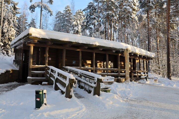 Sipoonkorpi Smoke Sauna and 6km Hike to Kuusijärvi: Traditional Finnish Sauna and Lake Dip