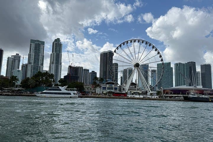 Private Miami Bus Transfer & 4-Hour Custom Tour — Point-to-Point Comfort and City Sightseeing photo 2