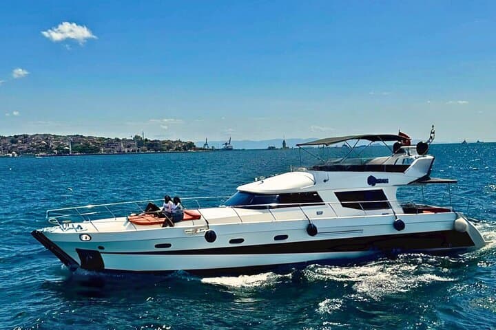 Istanbul Luxury Private Yacht Cruise on the Bosphorus — Private Yacht Rentals & Bosporus Routes