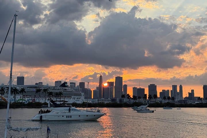 Private Yacht Rental in Miami: 4-Hour Charter from Bayside Marketplace photo 2