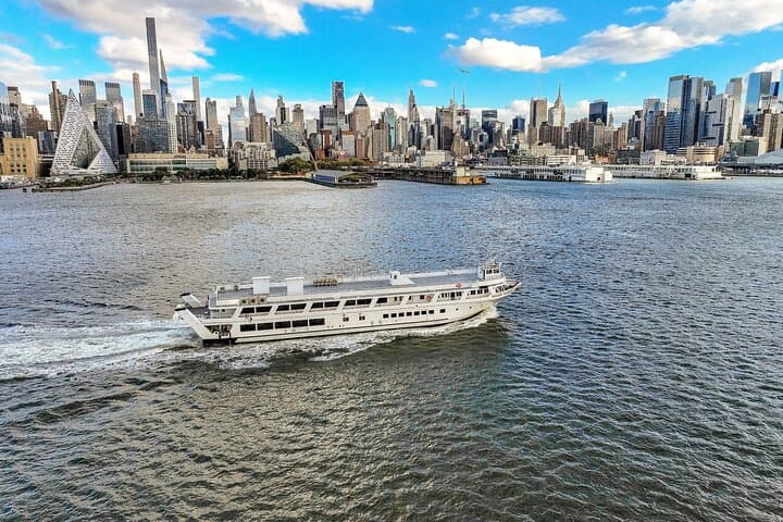 NYC 4th of July Fireworks Cruise — Open Bar, BBQ Buffet & Live Music photo 2