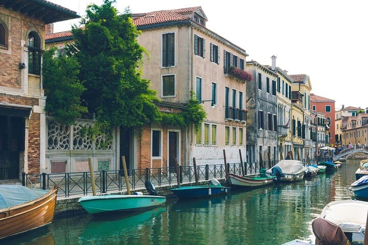 Shared Gondola Ride on Venice's Grand Canal — 30-Min Experience photo 3