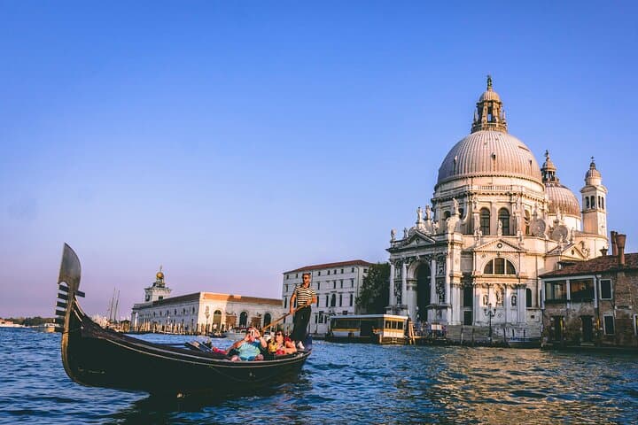Shared Gondola Ride on Venice's Grand Canal — 30-Min Experience photo 2