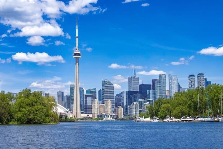 Toronto Harbour Cruise: 1-Hour Scenic Tour with Live Narration