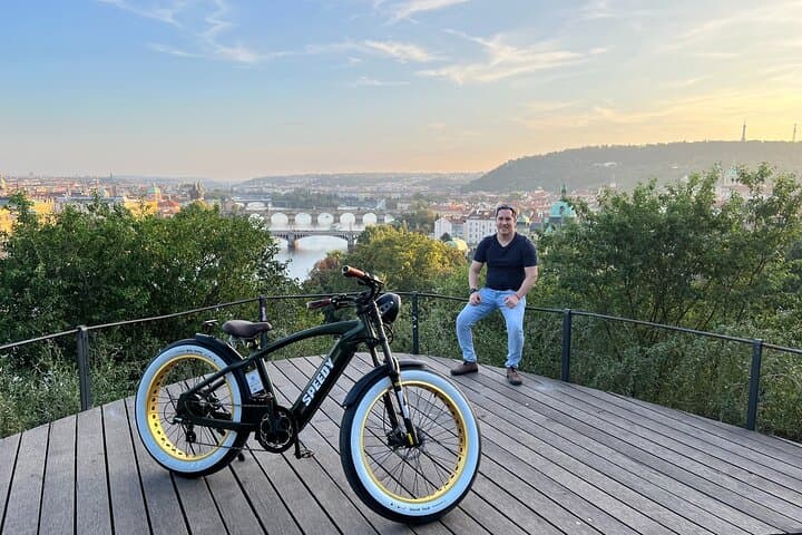 E‑bike Prague: Viewpoints & Historic Sights in 2.5 Hours photo 6