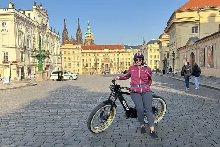 Prague Viewpoints & Castle Circuit: 10km E‑Bike Highlights Tour photo 2