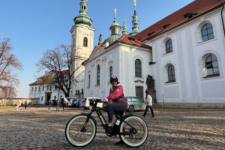 Prague Viewpoints & Castle Circuit: 10km E‑Bike Highlights Tour photo 3