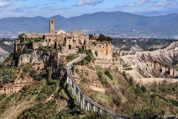 Bomarzo Monster Park and Civita di Bagnoregio: Private Day Tour from Rome