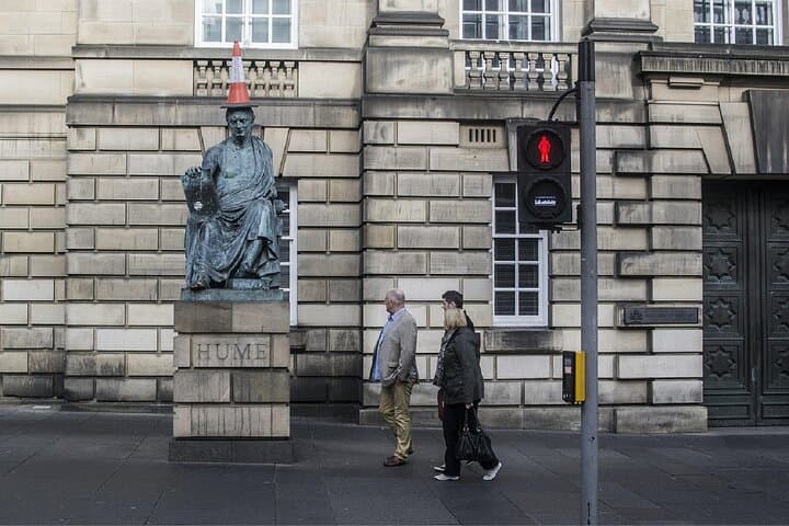 Edinburgh Old Town Walking Tour: Royal Mile, Secret Closes & Local Stories photo 3