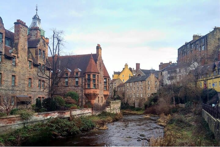 Edinburgh Old Town Walking Tour: Royal Mile, Secret Closes & Local Stories photo 2