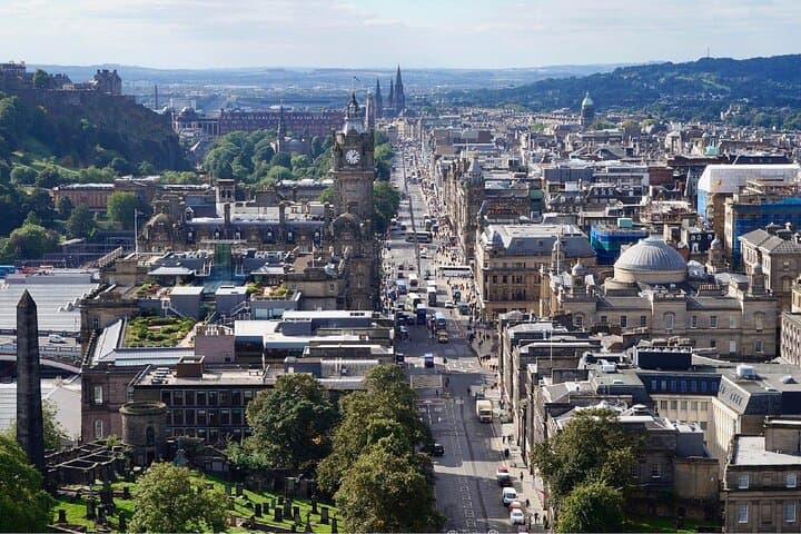 Edinburgh Old Town Walking Tour: Royal Mile, Secret Closes & Local Stories photo 4