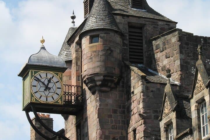 Edinburgh Old Town Walking Tour: Royal Mile, Secret Closes & Local Stories photo 5