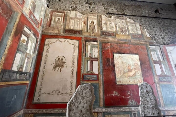 Skip-the-Line Pompeii Guided Tour and Vineyard Lunch from Naples photo 6