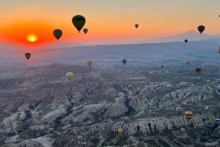 Sunrise Hot Air Balloon Over Göreme & Love Valley — Cappadocia Flight Guide photo 3