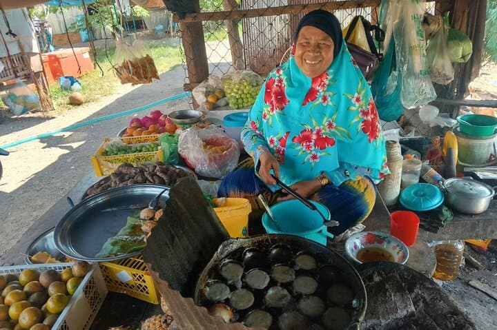 Battambang Full-Day: Bamboo Train, Handicrafts & Phnom Sampov Bat Caves photo 4
