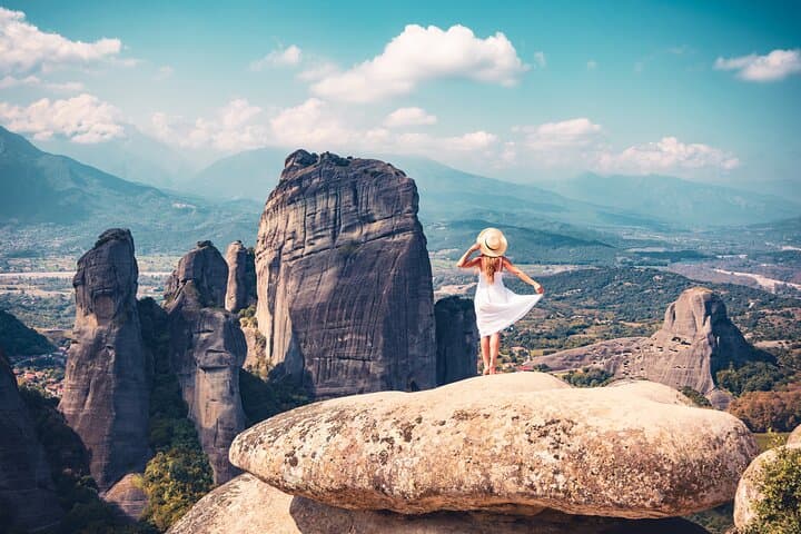 3-Day Meteora & Delphi Tour — Monasteries, Thermopylae & Ancient Delphi