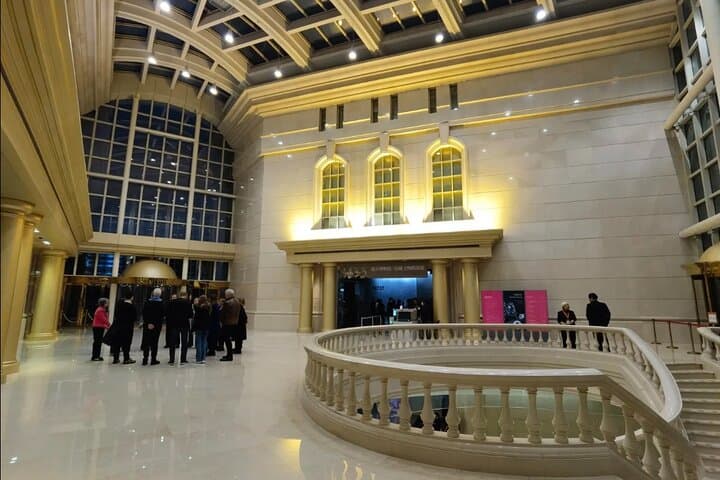 pudong-financial-zone-walking-tour-jin-mao-bund-pan-fried-buns photo 5