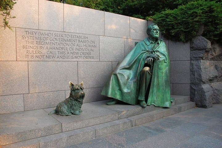 DC Monuments and Memorials Day Tour: Small-Group Guided Walk of the National Mall photo 5