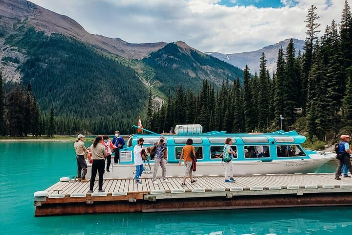 Jasper's Maligne Valley: Medicine Lake, Maligne Lake & Spirit Island Tour photo 5