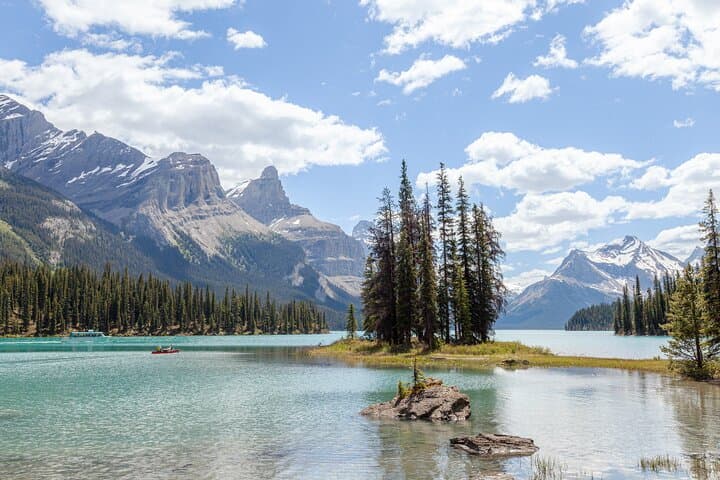 Jasper's Maligne Valley: Medicine Lake, Maligne Lake & Spirit Island Tour