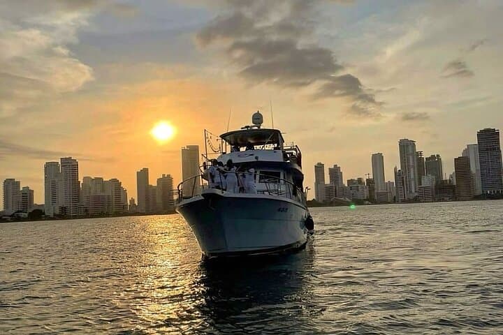 Cartagena Sunset Cruise with Open Bar: Premium Bay Boat Tour photo 2