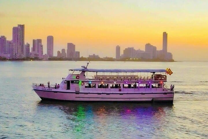 Cartagena Sunset Cruise with Open Bar: Premium Bay Boat Tour photo 3
