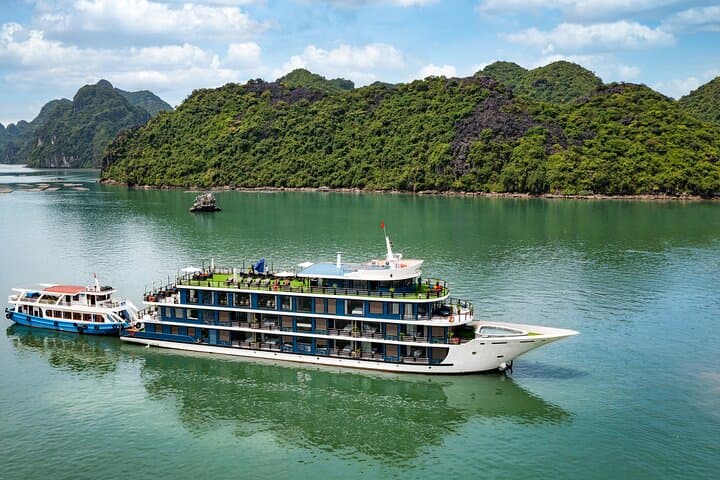Doris Cruise: 3-Day Lan Ha Bay Luxury Cruise with Kayaking & Viet Hai Village