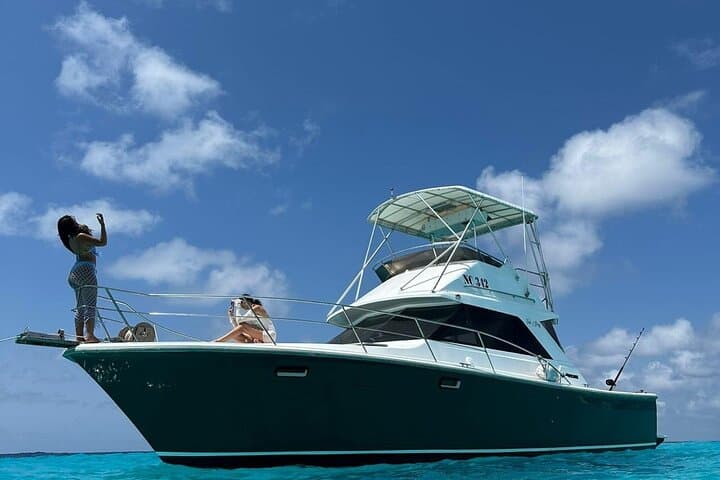 Private Full-Day Boat Trip to Klein Curacao: Snorkel Sun & Shipwrecks photo 2