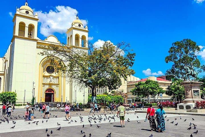 8-Day El Tunco to La Libertad Adventure: Volcano Hikes, Mayan Ruins & Surf photo 4