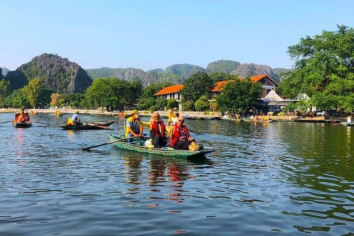 Tam Coc & Mua Cave Private Day Trip from Hanoi — Boat, Bikes & Bich Dong Pagoda photo 3