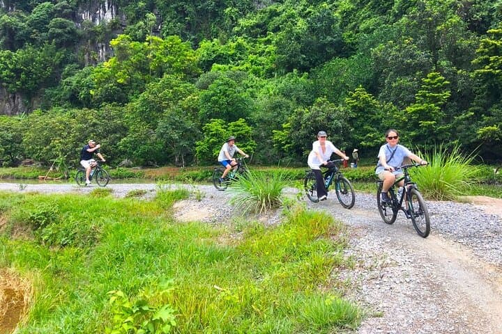 Tam Coc & Mua Cave Private Day Trip from Hanoi — Boat, Bikes & Bich Dong Pagoda photo 2