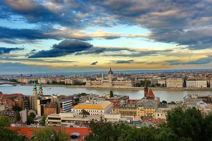 Budapest Danube Cruise: 1-Hour Audioguided Sightseeing with Panorama Terrace photo 3