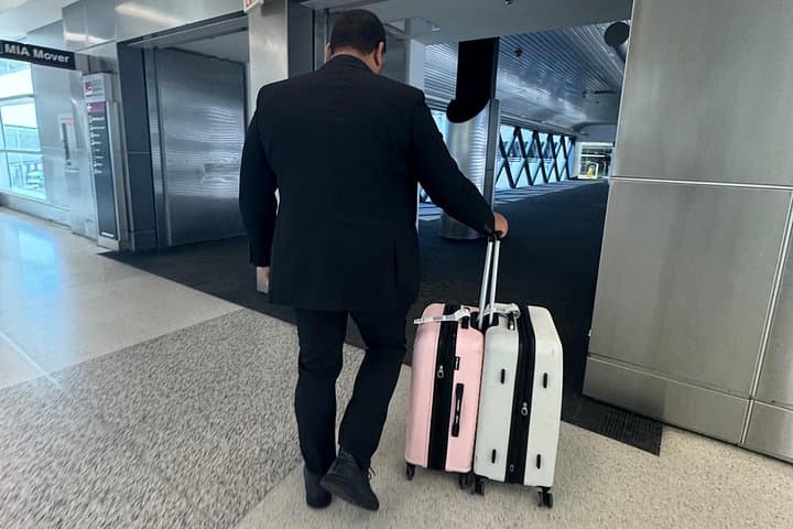 Miami & Fort Lauderdale Airport Transfer with Private City Tour photo 2