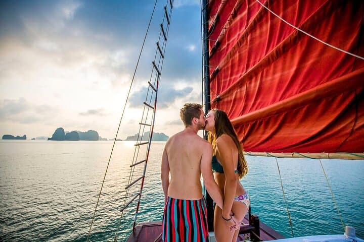 Bai Tu Long Bay Full-Day Cruise: Kayak Thien Canh Son Cave Away from Halong Crowds