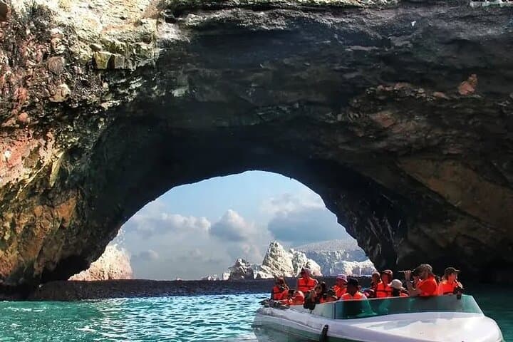 Paracas to Nazca in 2 Days: Ballestas Islands, Huacachina Dunes & Nazca Flight photo 4