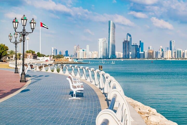 Private Abu Dhabi 4x4 City Tour from Dubai — Sheikh Zayed, Corniche & Heritage