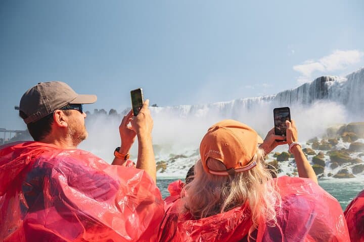 Niagara Falls in One Day: Journey Behind the Falls & Hornblower Boat Cruise