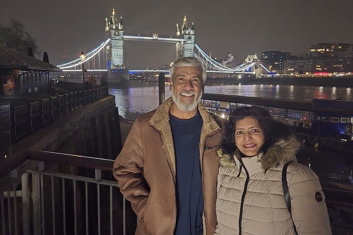 London Black Cab Night Tour: Private Illuminated Sights with Hotel Pickup photo 3