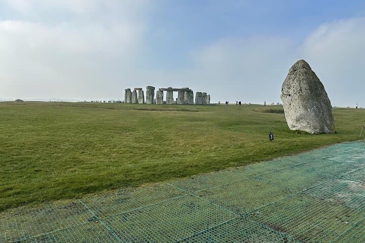 Stonehenge and Bath Private Black Cab Tour from London — Accessible Day Trip photo 2
