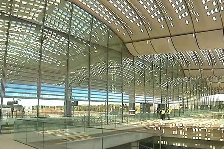 Montpellier Electric Bike Architectural Tour: Antigone, Port Marianne & Rives du Lez photo 3
