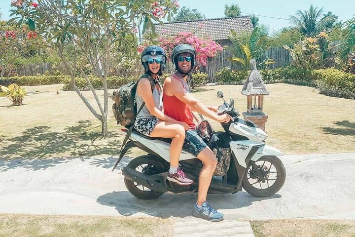 Negombo Scooty Tour: Explore the Lagoon, Fish Market & Colonial Sights