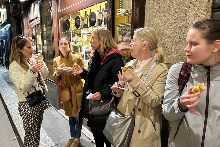 Milan Street Food Walking Tour: Local Guide & Historic Bites