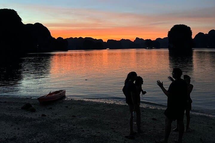Cat Ba Sunset Kayak & Bioluminescent Plankton Adventure in Lan Ha Bay photo 6